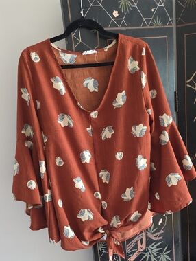 eesome Rust Floral Tie-Front V-Neck Blouse